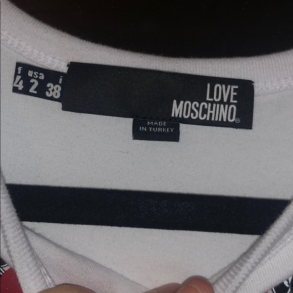 Moschino women’s T shirt. - Picture 3 of 3